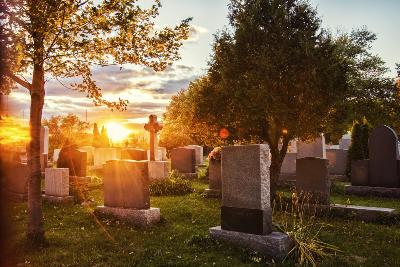 Sonnenaufgang auf dem Friedhof