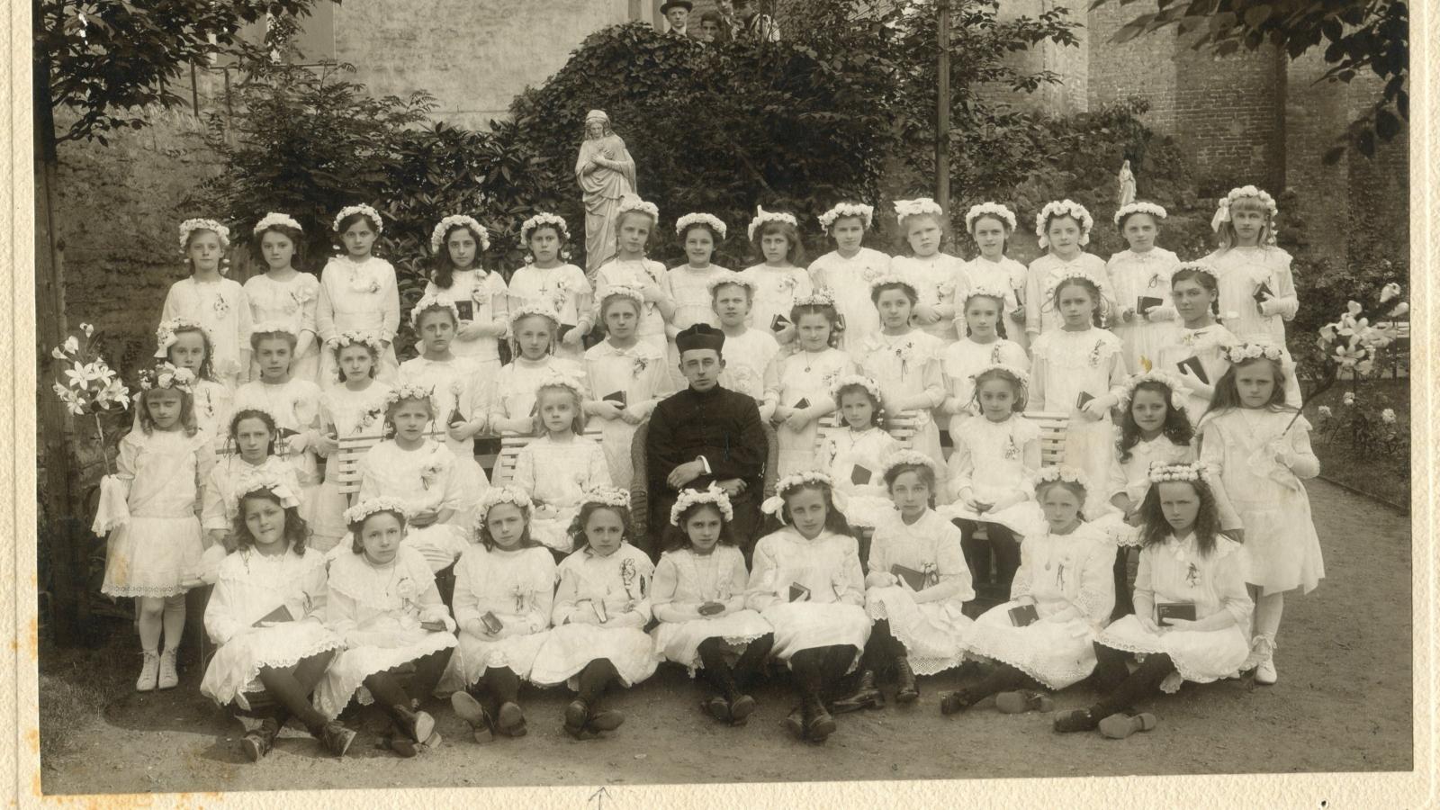 Schule Marienberg Realgymnasiale Studienanstalt Lyzeum für Maedchen Kommunionfeier